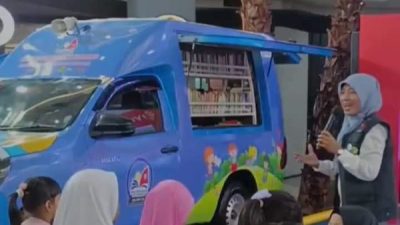 Mobil Perpustakaan Keliling Hadir di Mall untuk Peringati Hari Buku Nasional