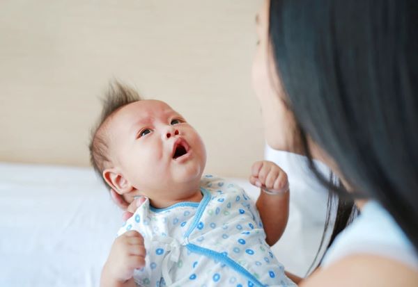 Ibu Menyusui, Hindari Makanan Ini saat Bayi Batuk dan Pilek