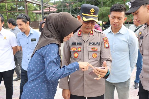 Cegah Judi Online, Wakapolres Jeneponto Razia Ponsel Anggota