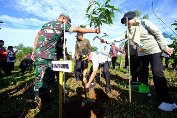 Peringati Hari Lingkungan Hidup, Pemkab Gowa Tanam 1.000 Pohon di Lahan Kritis