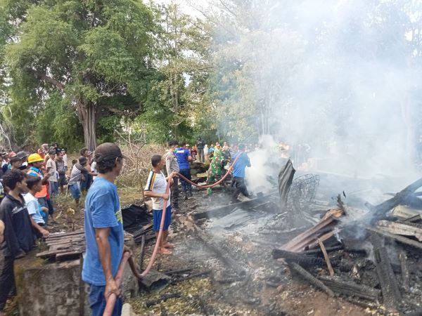 Ditinggal Pemiliknya ke Pesta, 1 Rumah di Desa Tuju Jeneponto Hangus Terbakar