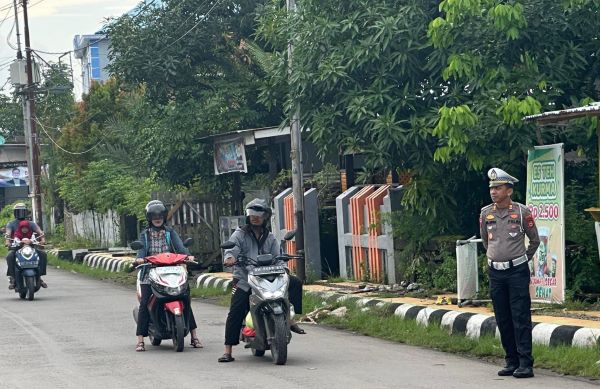 Cegah Laka lantas, Polres Sinjai Rutin Lakukan Pengaturan Lalu Lintas