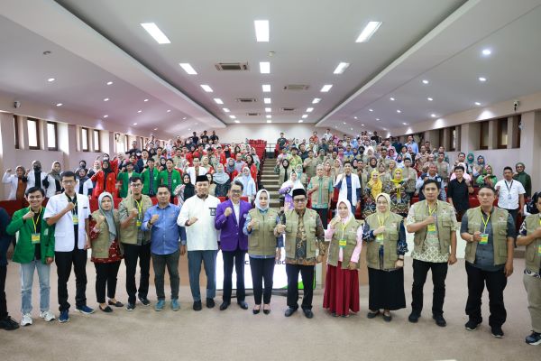 Pemkot Makassar Lepas 100 Tim Pemeriksaan Kesehatan Hewan Kurban 1445 H