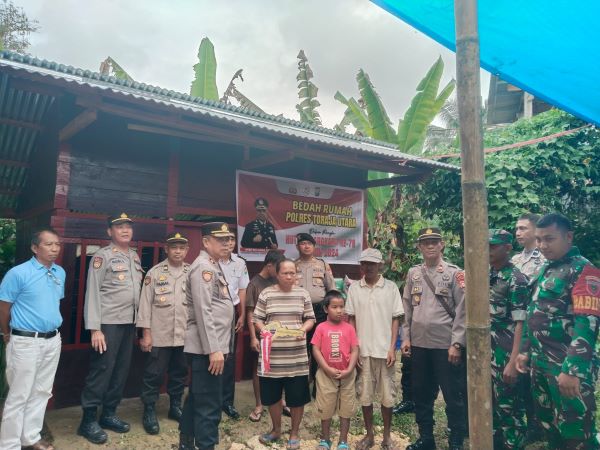 Hut Bayangkara Ke-78, Polres Torut Bedah Rumah Penyandang Disabilitas