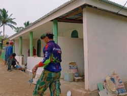 Peran Aktif Warga Bantu Rehab Masjid TMMD ke-120 Kodim Selayar