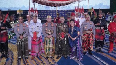 Kapolri Diberi 2 Gelar Adat di Makassar