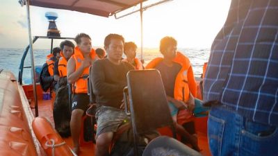 Overload, Kapal Layar Tujuan Surabaya Tenggelam di Perairan Selayar