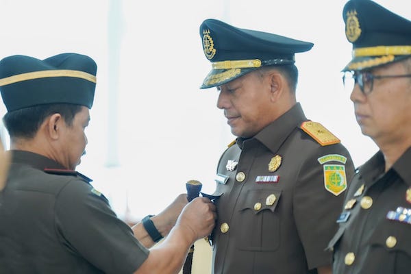 Agus Salim Lantik Wakajati, dan 8 Kajari di Sulsel