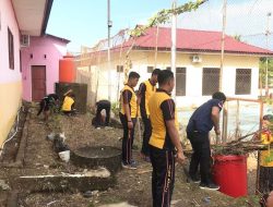 Jelang Idul Adha, Polres Sinjai Gelar Gotong Royong Bersihkan Masjid