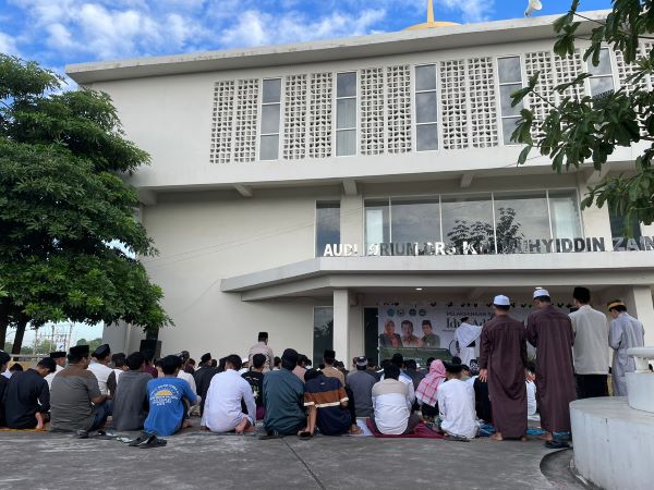 Civitas Akademika UIM Gelar Shalat Idul Adha di Pelataran Kampus