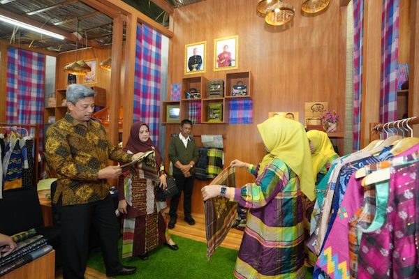 Pj Sekda Sulsel Hadiri Pameran Inacraft 2024 di Jakarta