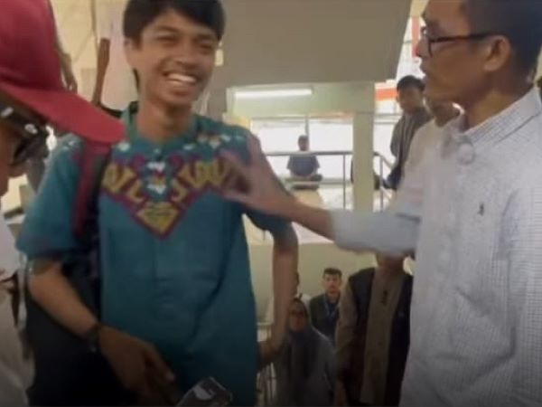 Viral Mahasiswa dan Oknum Dosen UNM Cekcok soal Pembelian Almamater, Ini Kronologinya!