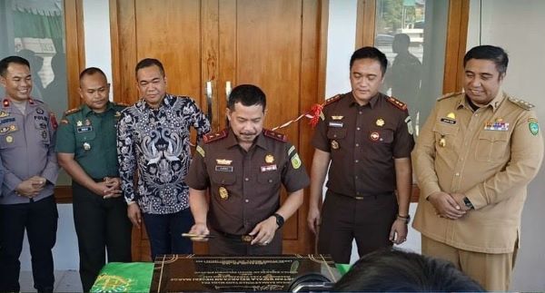 Kejati Sulsel Resmikan Proyek Rujab Jaksa Bantuan Pemkab Maros Sulsel