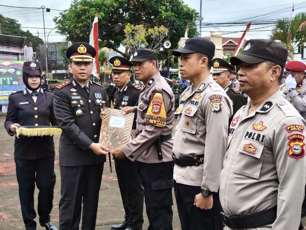 Hari Bhayangkara Ke-78, Kapolres Sinjai Berikan Reward 73 Personel Berprestasi