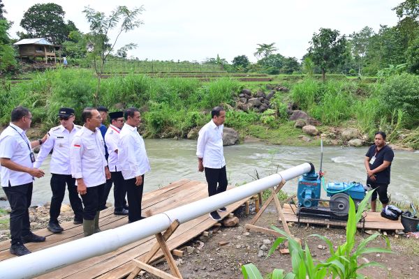 Tinjau Pompanisasi Persawahan di Bantaeng, Presiden Jokowi Harap Produktifitas Beras Ditingkatkan