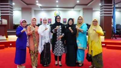 Hari Kebaya Nasional, Legislator Perempuan Sulsel Gunakan Kebaya di Rapat Paripurna