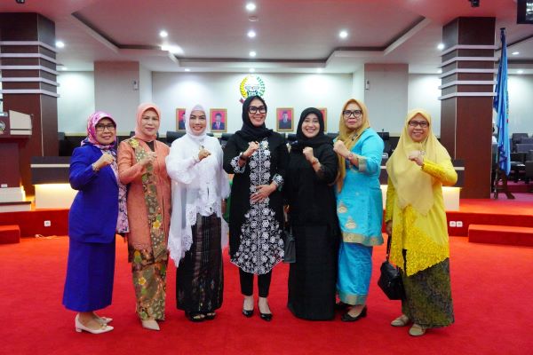 Hari Kebaya Nasional, Legislator Perempuan Sulsel Gunakan Kebaya di Rapat Paripurna