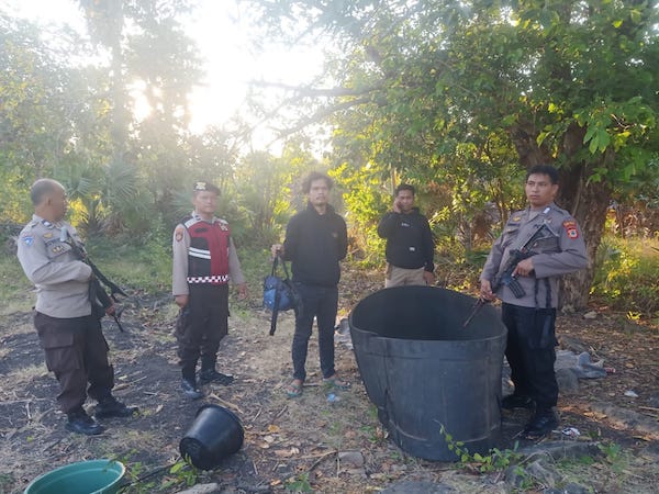 Diburu Polisi, Pelaku Judi Sabung Ayam di Tamalatea Langsung Kocar Kacir