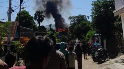 Diduga Korsleting Listrik, Satu Rumah Warga di Jeneponto Dilalap Api