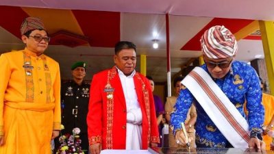 Pj Gubernur Sulsel Beri Bantuan Pembangunan ke Toraja Utara