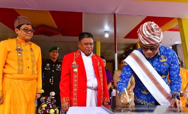 Pj Gubernur Sulsel Beri Bantuan Pembangunan ke Toraja Utara