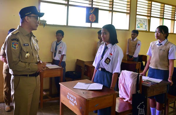 Pj Gubernur Sulsel Programkan Perbaikan SMAN 11 Toraja Utara