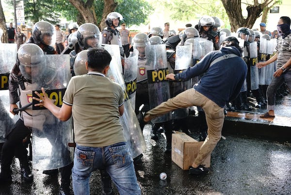 Cegah Aksi Kerusuhan di Pilkada, Polres Bantaeng Gelar Simulasi Anti Huru Hara