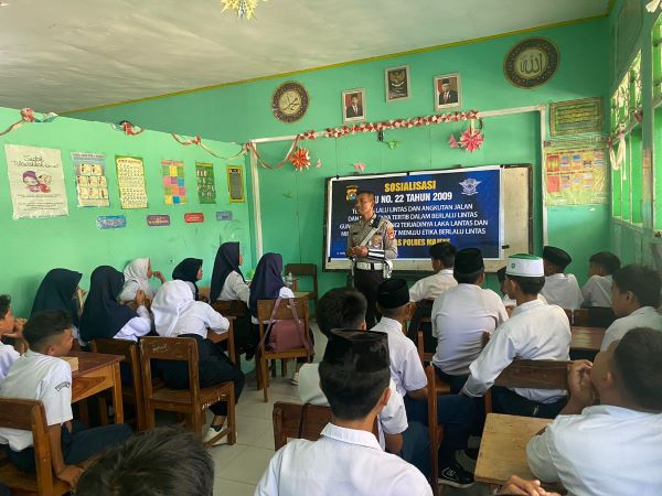 Angka Pelanggaran Lalu Lintas Pelajar Meningkat, Satlantas Polres Majene Tingkatkan Sosialisasi