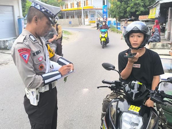 Satlantas Polres Majene Tilang Puluhan Pengendara