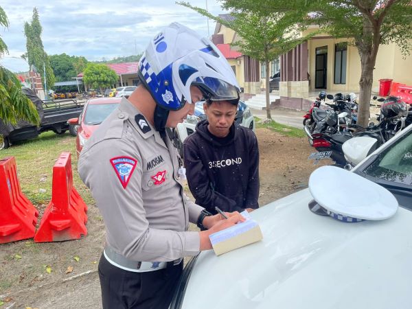 Satlantas Polres Majene Tindak Belasan Pengendara yang Melanggar