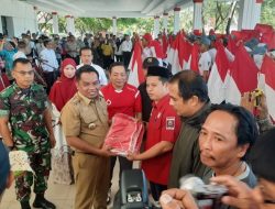 Sambut HUT RI Ke-79, Pemkab Jeneponto Bagikan Bendera Merah Putih