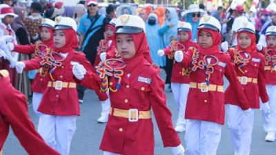 Meriahkan HUT RI, Wabup Edy Manaf Lepas Gerak Jalan Indah