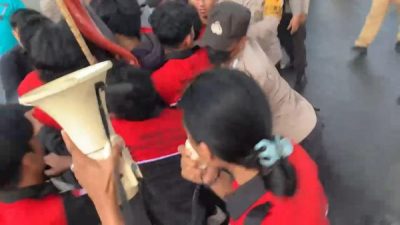 Massa Seruan Aksi Peringatan Darurat Sempat Dibubar Paksa