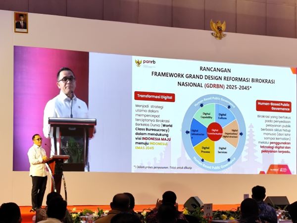 MenPANRB Tekankan Penyederhanaan Birokrasi dan Transformasi Digital di Makassar