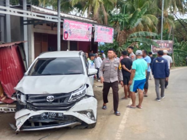 Laka Lantas di Jalan Trans Sulawesi, Pengendara Motor Alami Patah Tulang