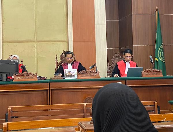 Terdakwa HE Kasus Pembunuhan-Penimbunan Jasad Sang Istri, Jalani Sidang Perdana