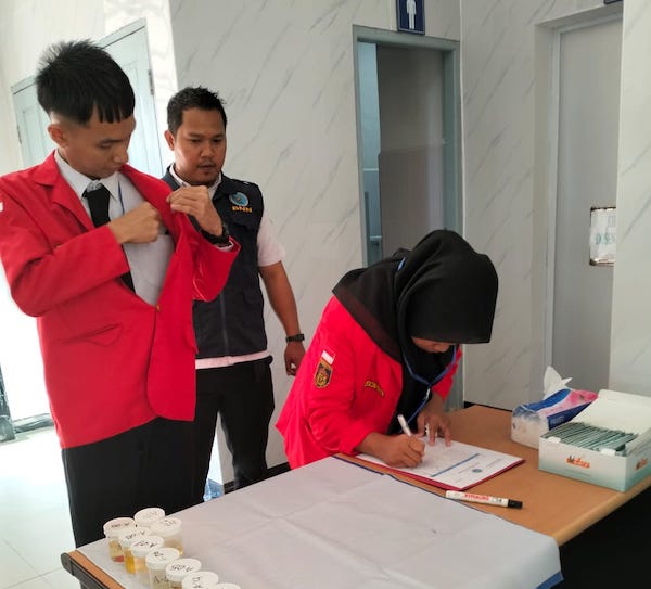 Cegah Dini Penyalahgunaan Narkoba, FH Unhas Tes Urine Maba