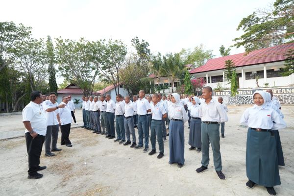 Wujudkan SDM Produktif, Pj Bahtiar Harap Siswa Dibekali Manajemen Bisnis