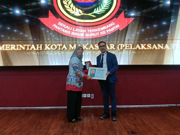 Lewat F8, Pemkot Makassar Raih Kabar Award Sebagai Lembaga Usaha Inovatif