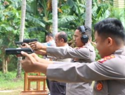 Tingkatkan Kemampuan, Ratusan Personel Polres Majene Latihan Menembak