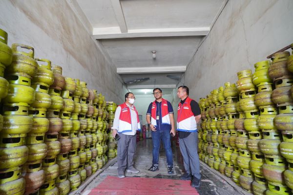 Pastikan Ketersediaan Stok, Pertamina Sulawesi dan Pemda Sidak Pangkalan LPG 3 Kg