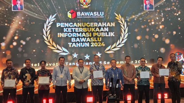 Bawaslu Lutim Raih Predikat Informatif pada Anugerah Keterbukaan Informasi Publik 2024