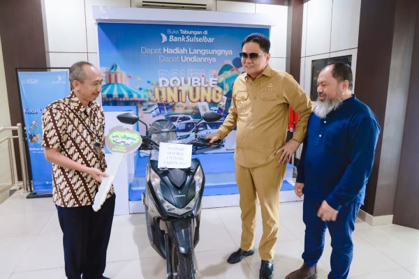 Bupati Barru Raih Hadiah Undian Bank Sulselbar dan Diwakafkan untuk Pesantren