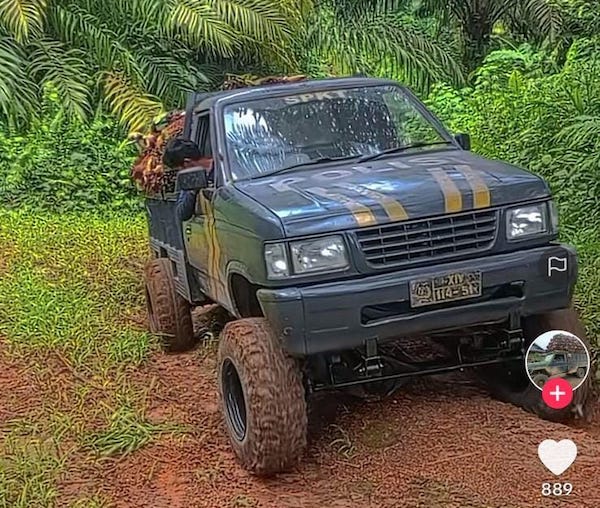 Viral Kendaraan Dinas Polri Memuat Buah Sawit, Kapolsek Tommo Datangi Pemilik Mobil