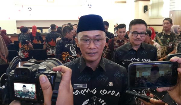 Pj Gubernur Beri Izin Penggunaan Baju Smart Casual di Lingkup Pemprov Sulsel