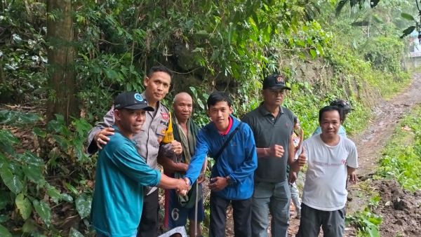 Bhabinkamtibmas Polsek Mamuju Mediasi Warga dan PDAM yang Berselisih