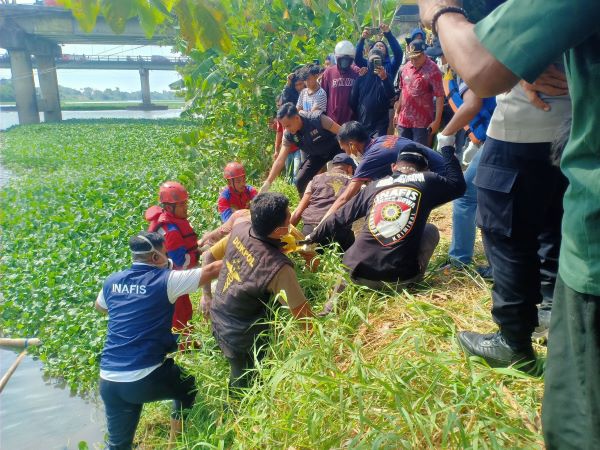 Mayat Seorang Pria Ditemukan Mengapung di Sungai Jeneberang Gowa