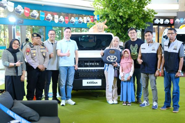 Penjual Buah Makassar Menangkan Toyota Hilux Rangga Lewat Undian