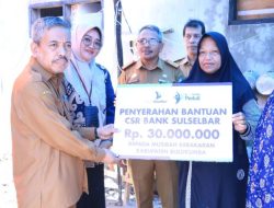 Pemkab Bulukumba Serahkan Bantuan CSR Bank Sulselbar Kepada Korban Kebakaran Tanah Kongkong