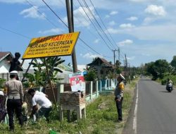 Sat Lantas Polres Sinjai Pasang Papan Himbauan di Titik Rawan Laka Lantas